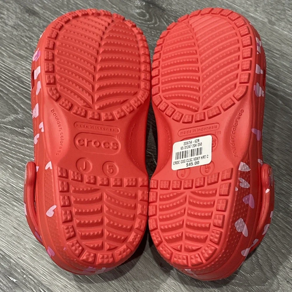 Crocs Classic Valentines Day Clogs Cherry‎ Red Size J5 Youth NWT